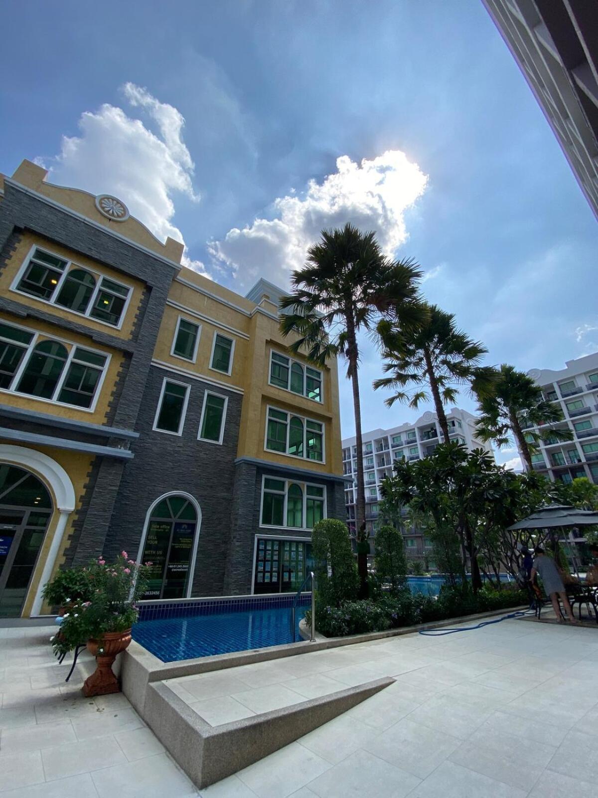 Compact In Wonderful Pool * Pattaya
