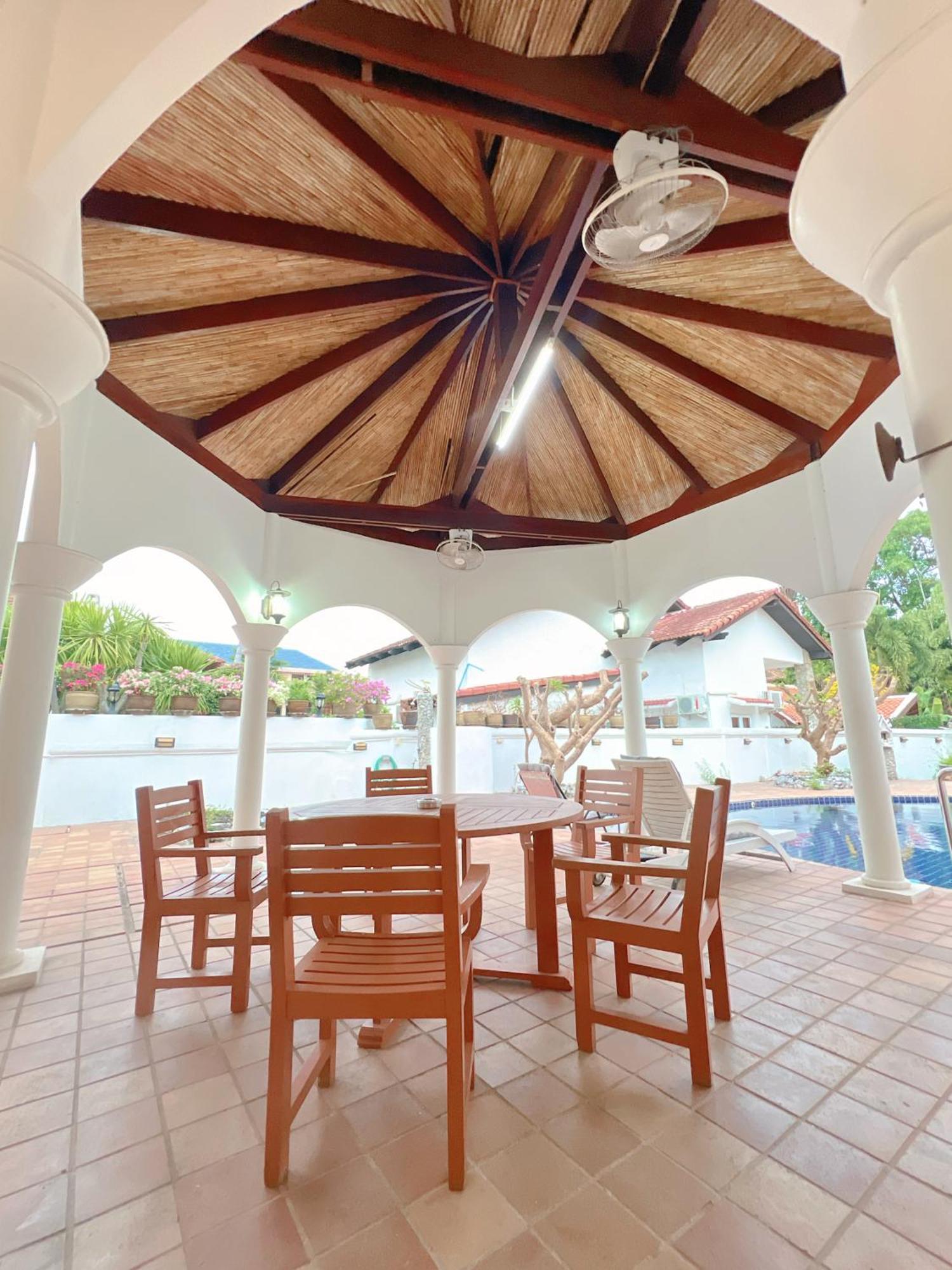 Villa Gary Pool Pattya *