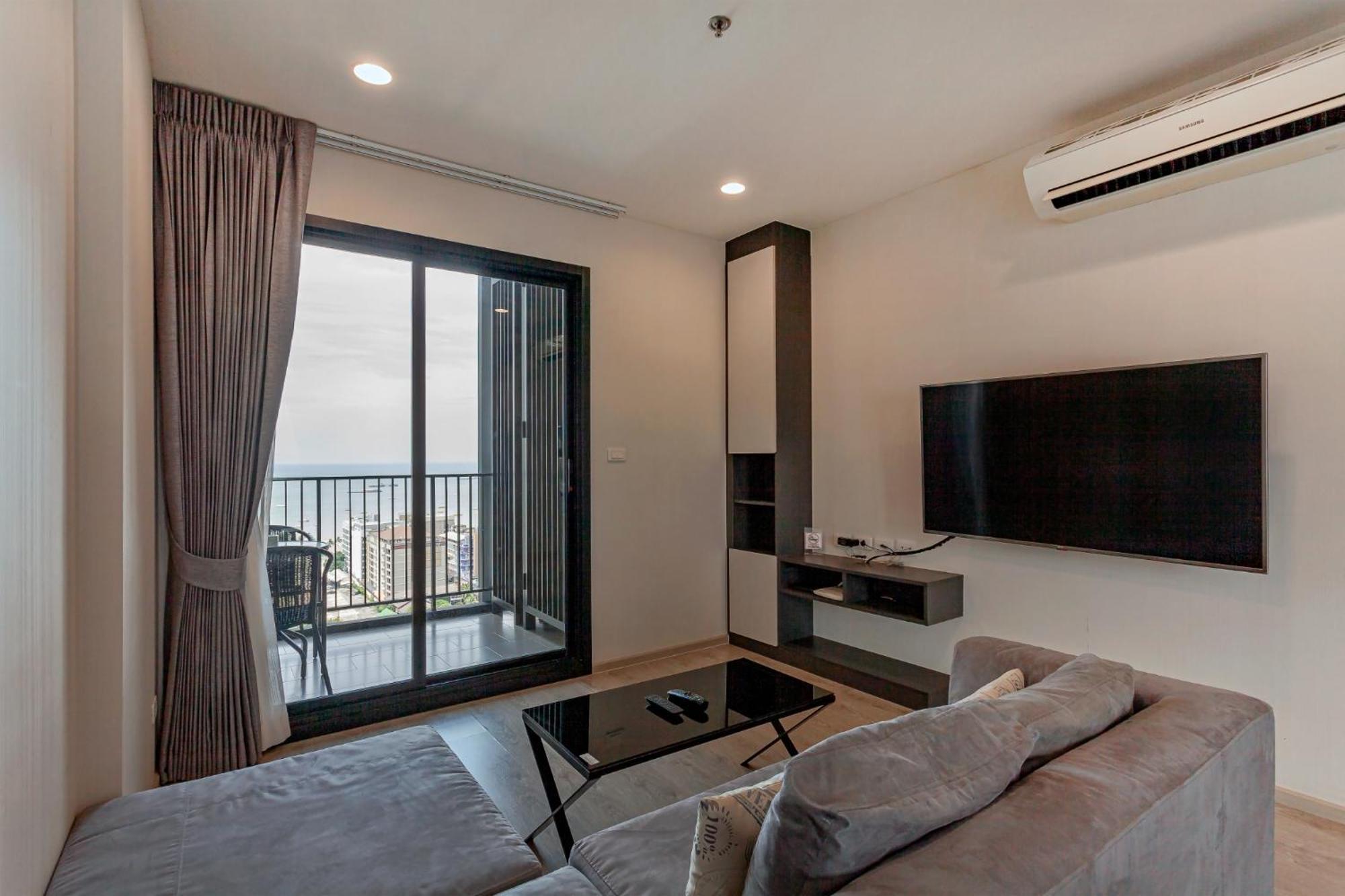 Apartment The Sea Base 20th High Floor Pattaya