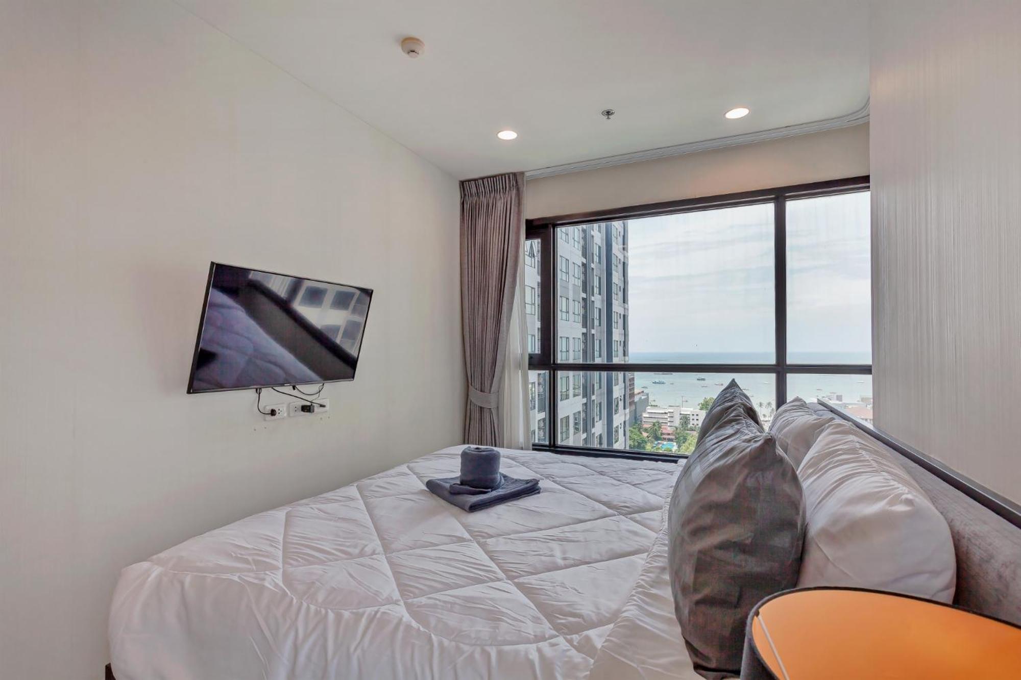 Apartment The Sea Base 20th High Floor Pattaya