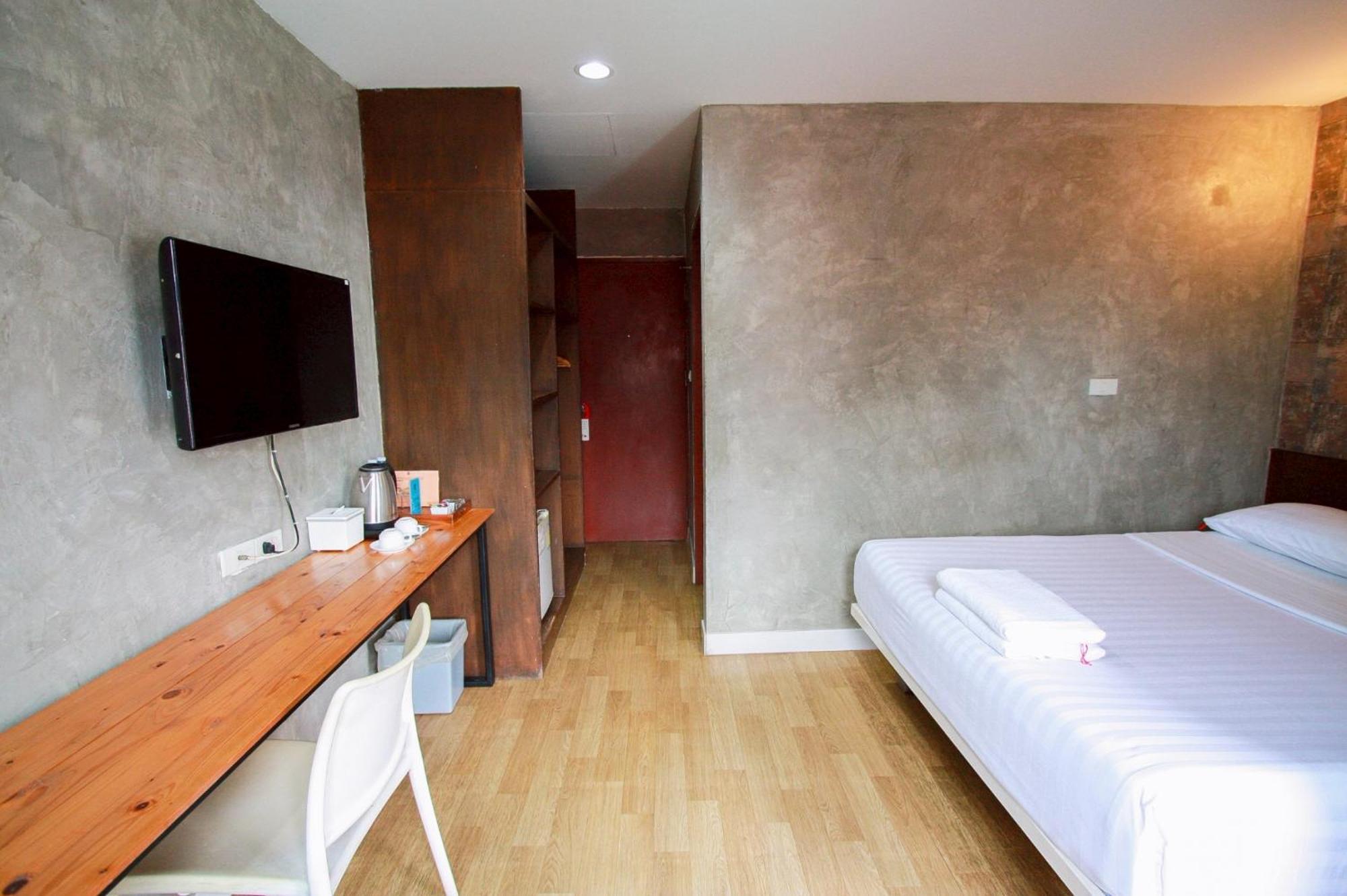 18 Coins Budget Hotel