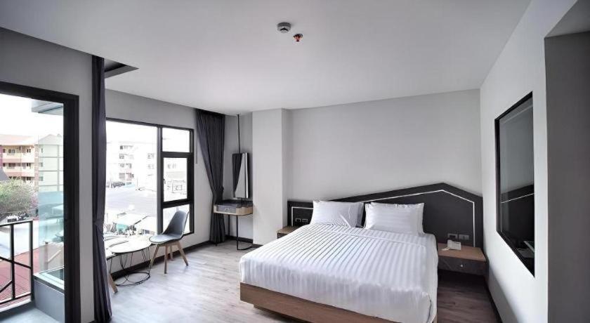 Sleep With Me Pattaya