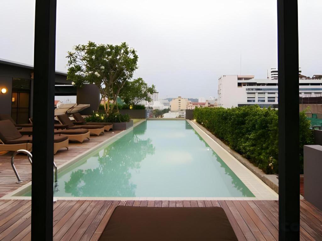 Page 10 Hotel