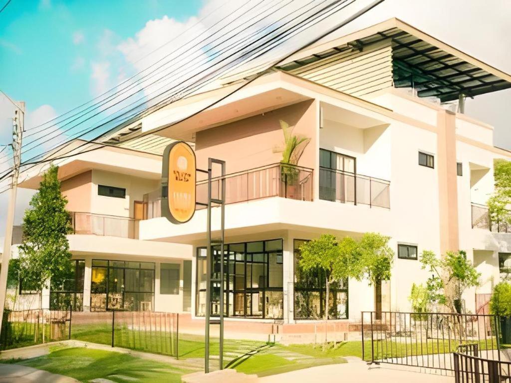 Yellow Moon Hotel Pattaya
