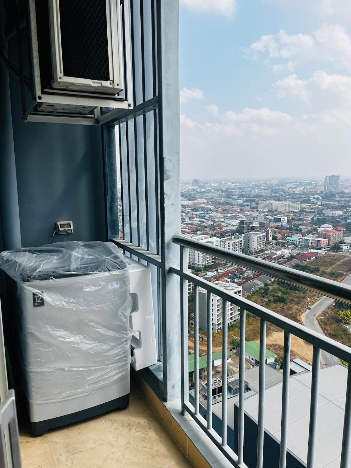 Apartment 31st Floor High Rise View *