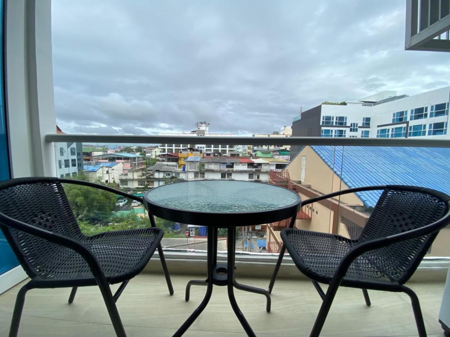 Apartment Grand Avenue Suites X Monthstayz Thailand Pattaya
