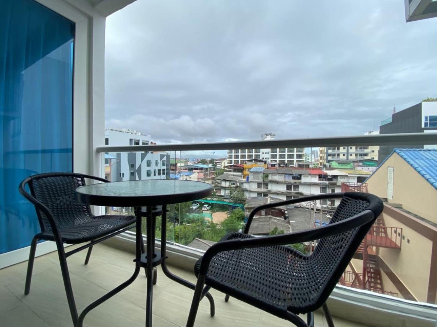 Grand Avenue Suites X Monthstayz Thailand Apartment *