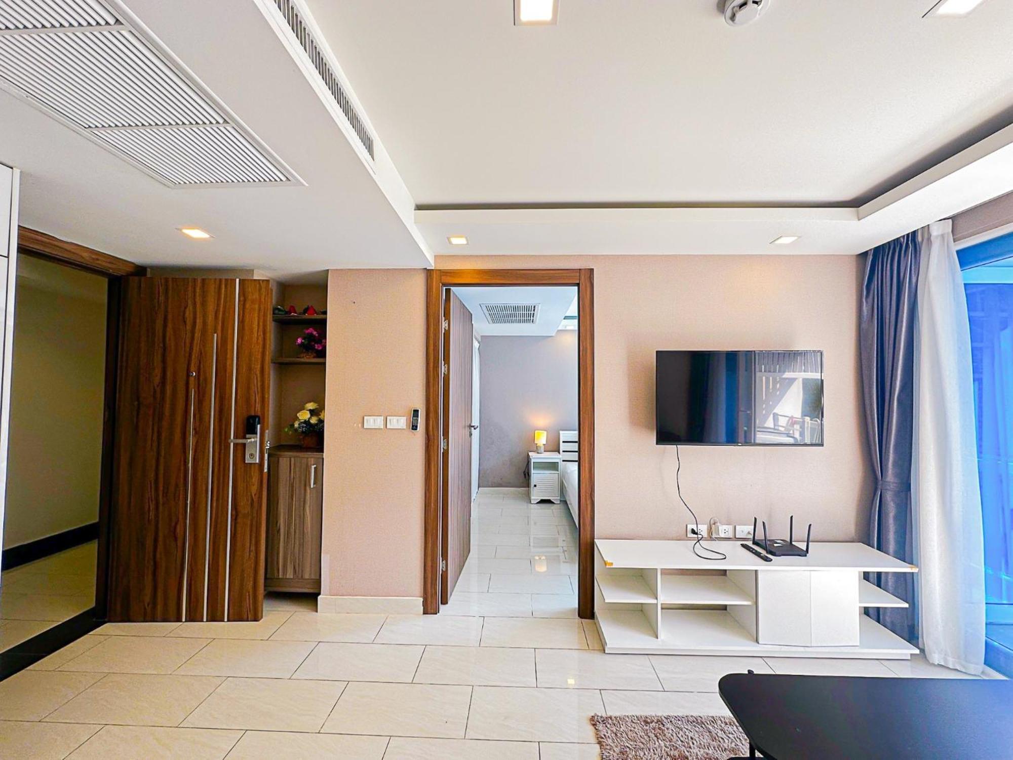 Grand Avenue Suites X Monthstayz Thailand Apartment