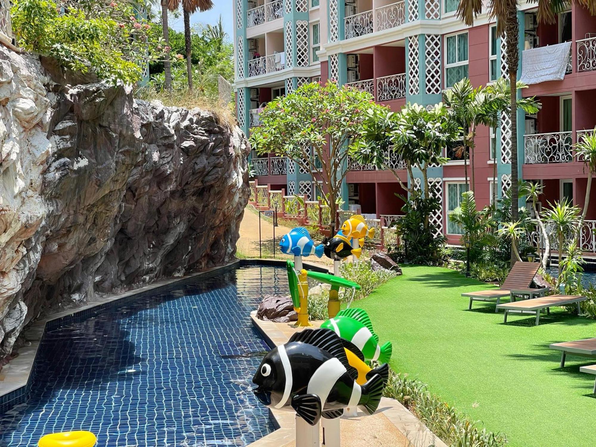 With Waterpark Pangsapuri Pattaya