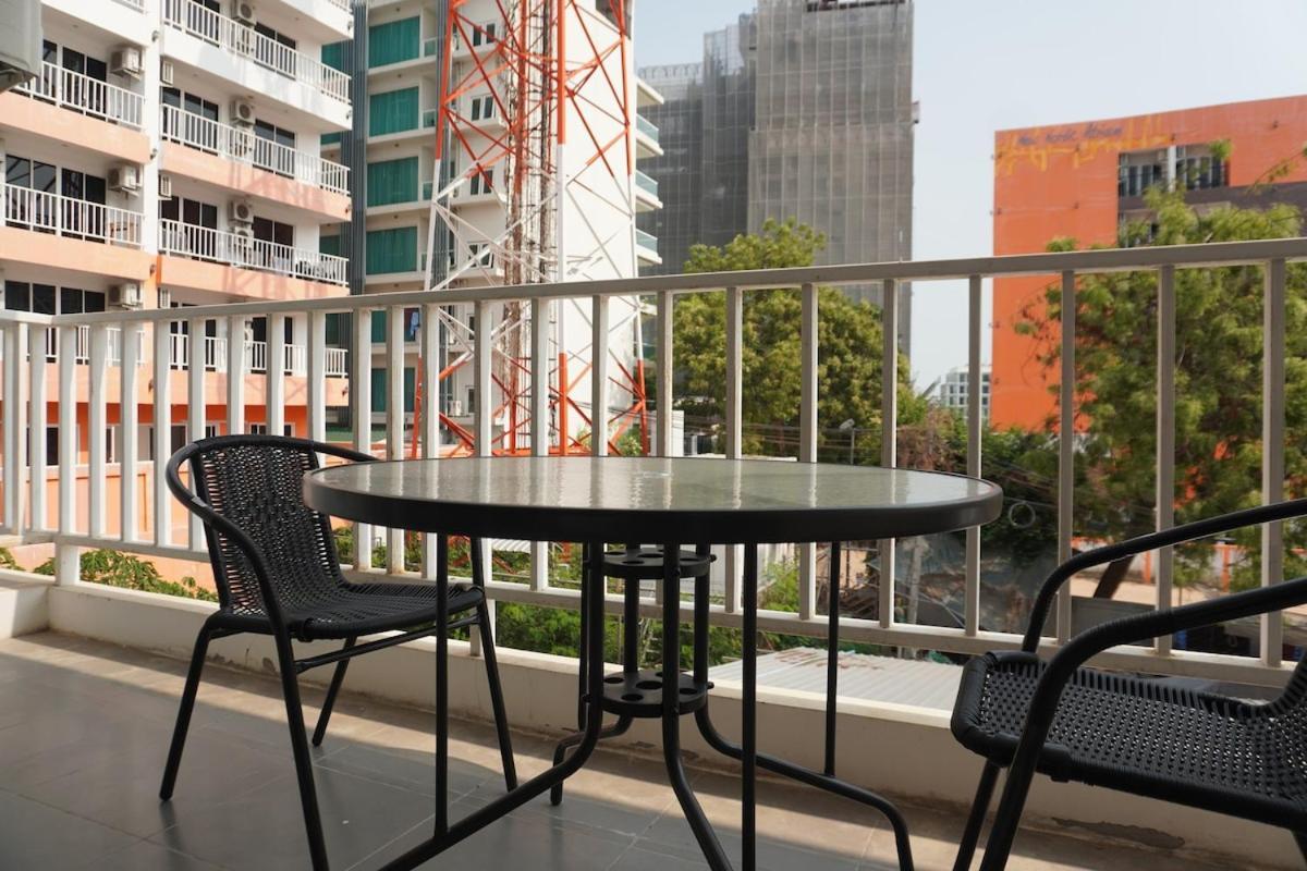 Apartment Seaside Serenity In Pattaya