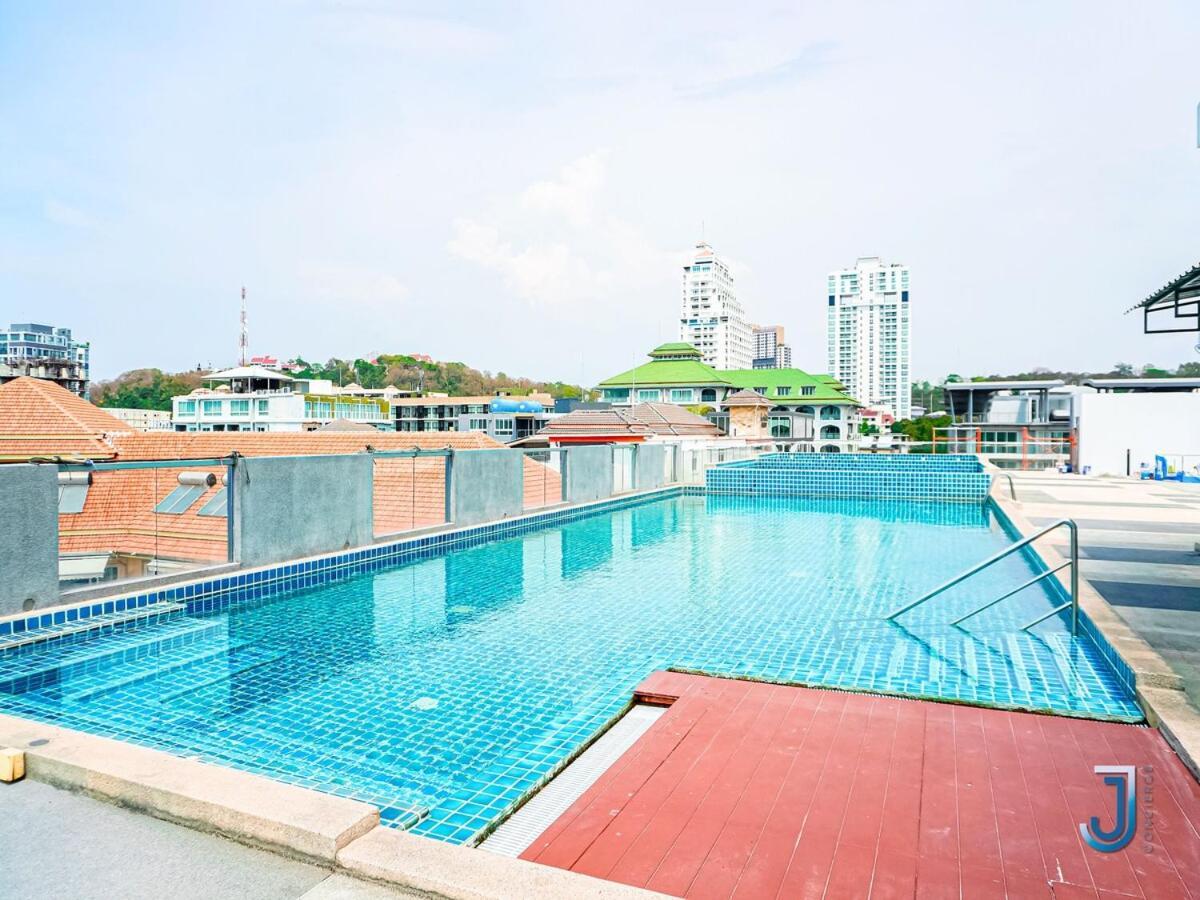 Luxury & Serenity In - C-view Apartment Pattaya