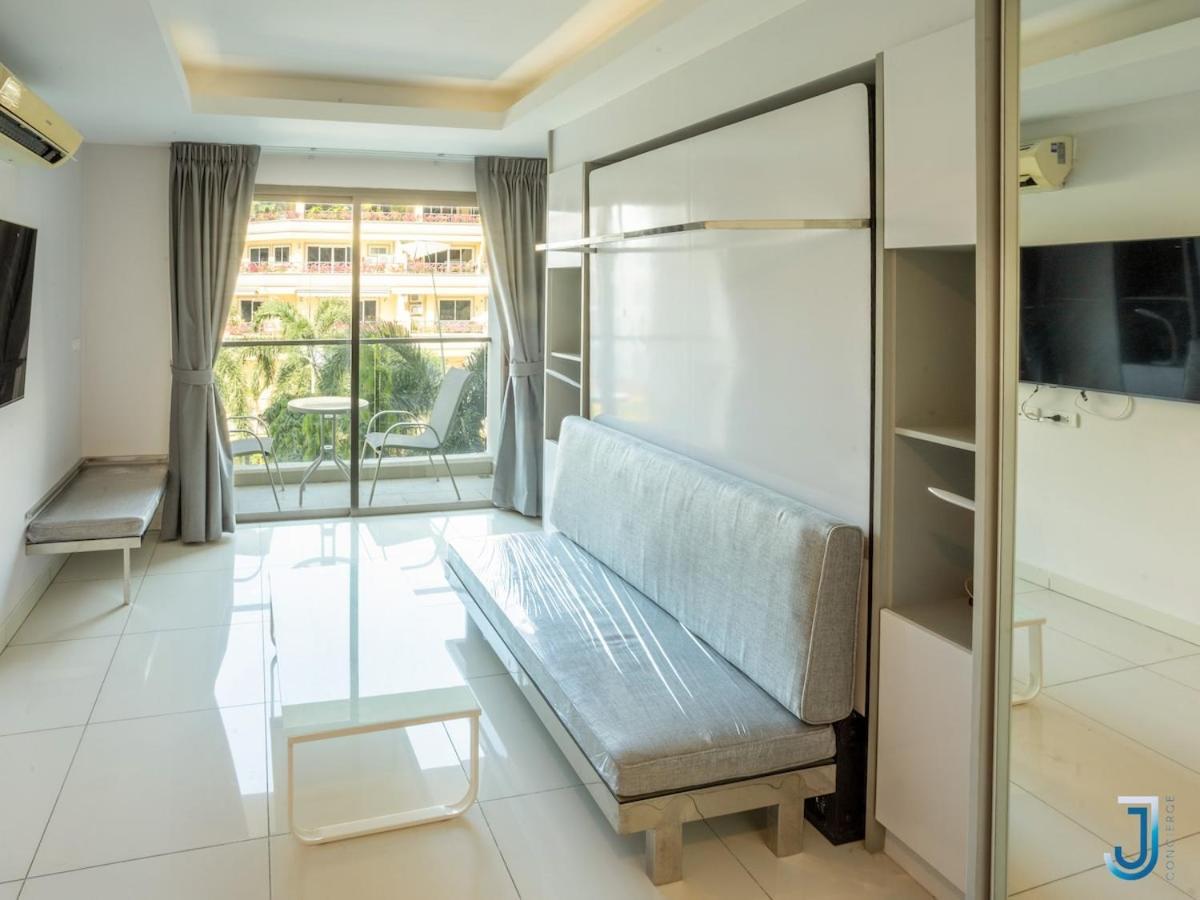 Cozy With 2 Pools And Sea View * Pattaya