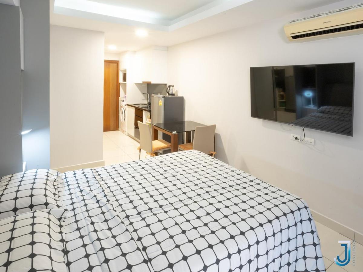 Cozy With 2 Pools And Sea View Apartment *