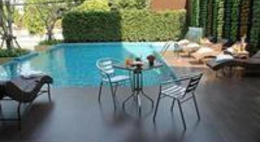 Chariot Hotel 3*