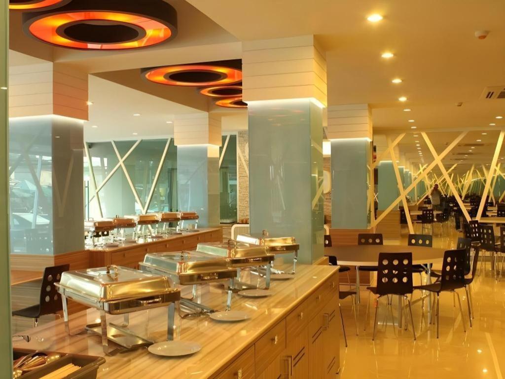 Chariot Hotel 3*