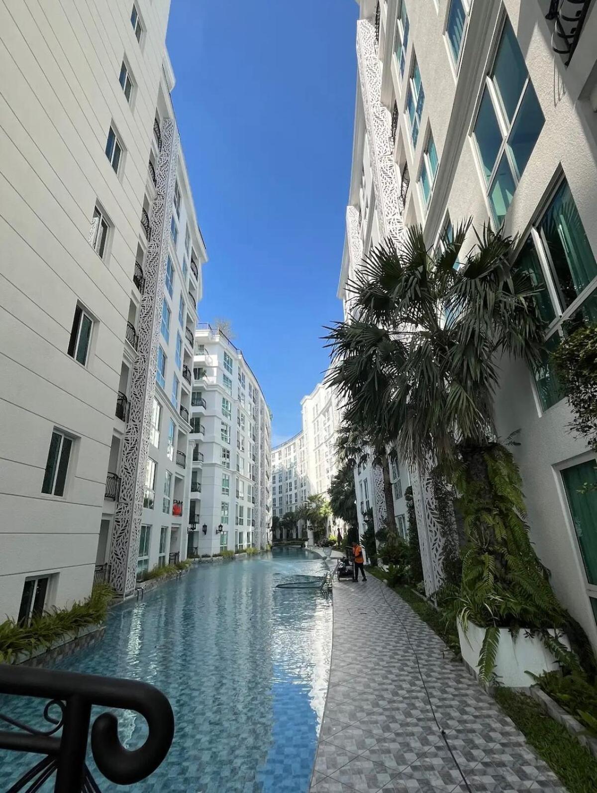 Romantic Phyllis Apartment Pattaya