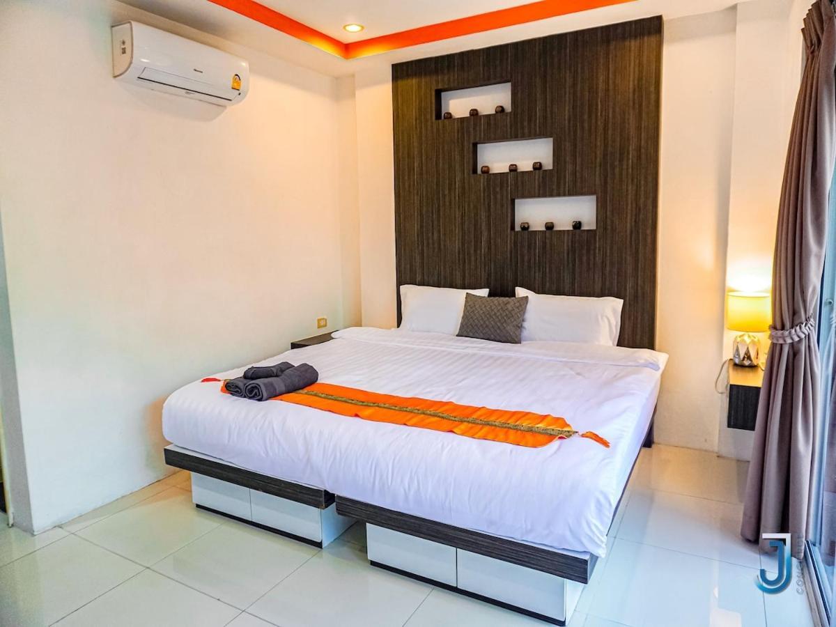 Bright With View Of Apartment *