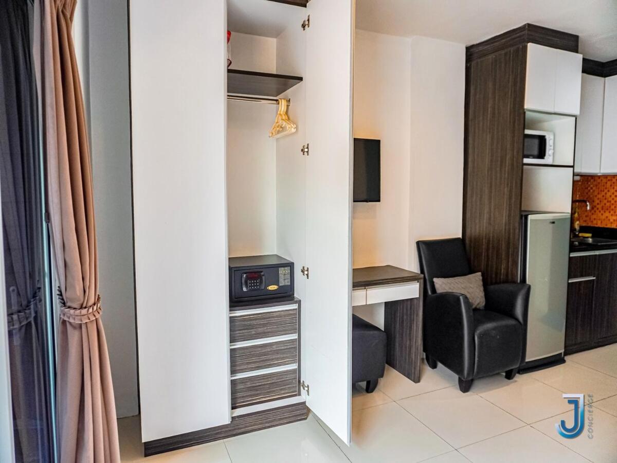 Bright With View Of Apartment