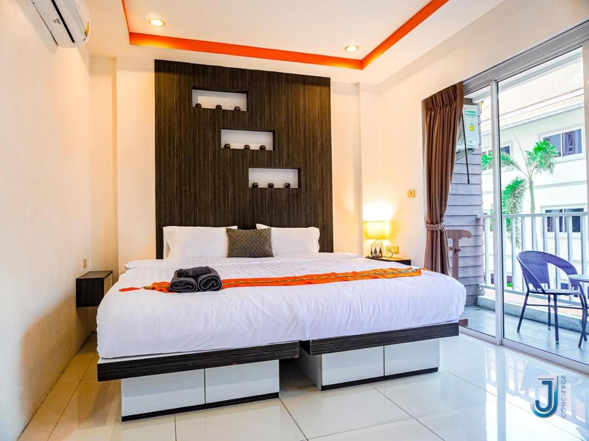 Bright With View Of Apartment *