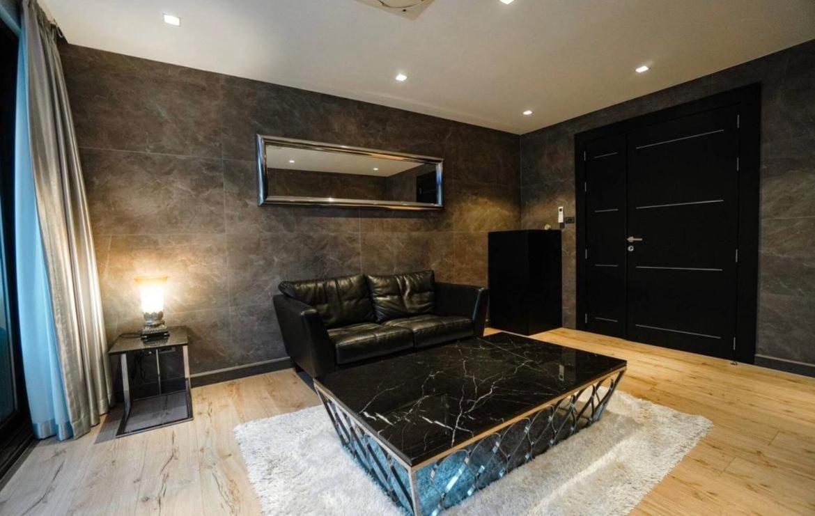 Near & Walk Street Luxury Pattaya