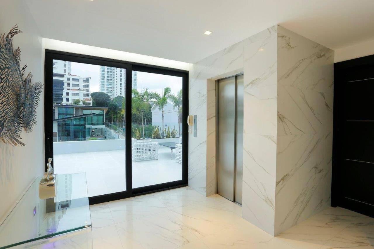 Near & Walk Street Luxury