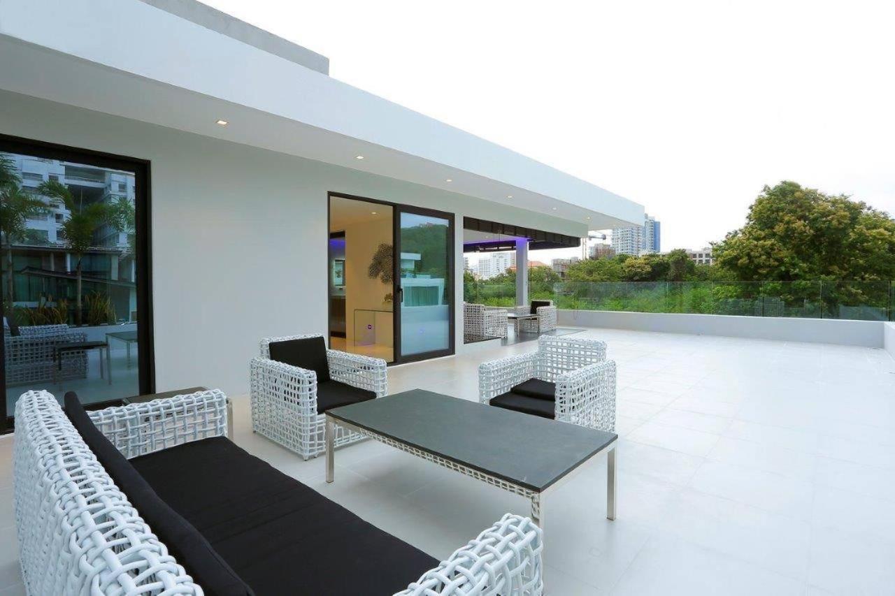 Near & Walk Street Luxury * Pattaya