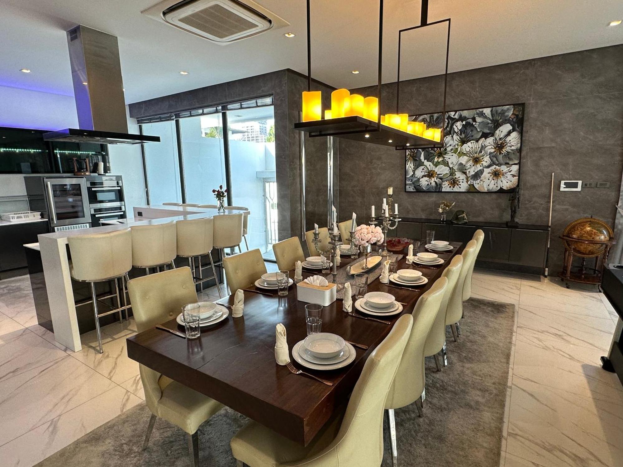 Near & Walk Street Luxury Pattaya