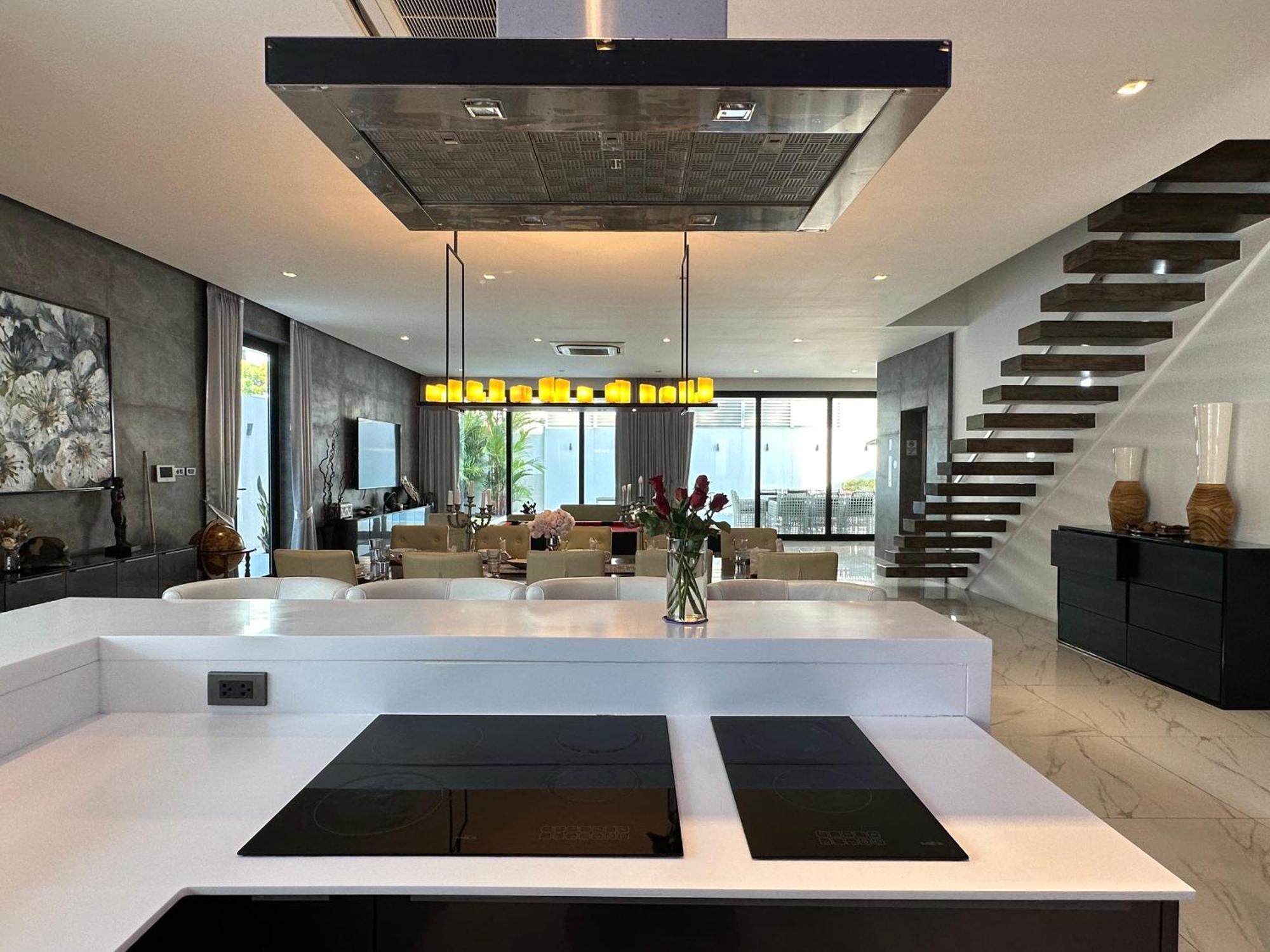 Near & Walk Street Luxury * Pattaya