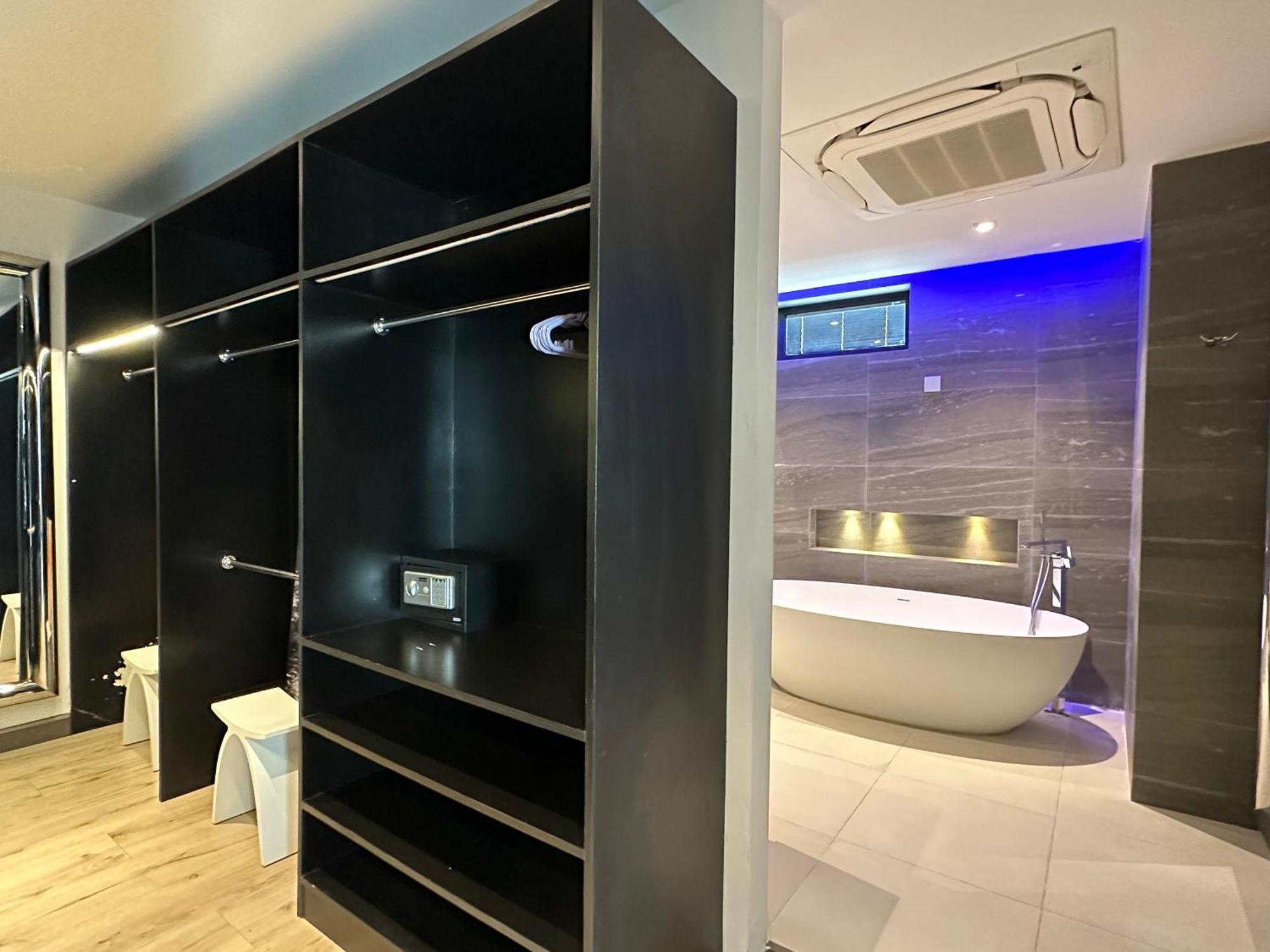Near & Walk Street Luxury Villa