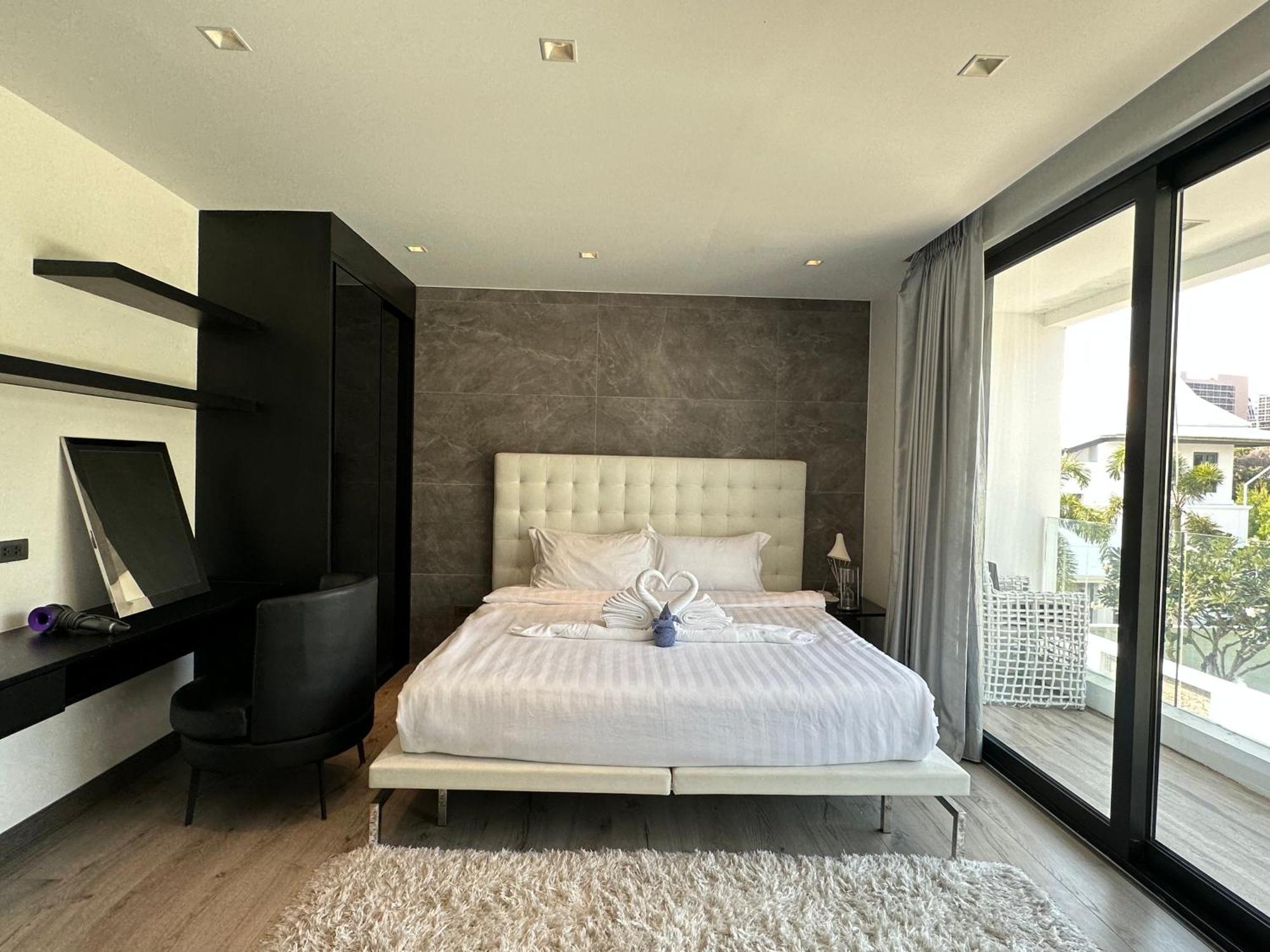 Near & Walk Street Luxury