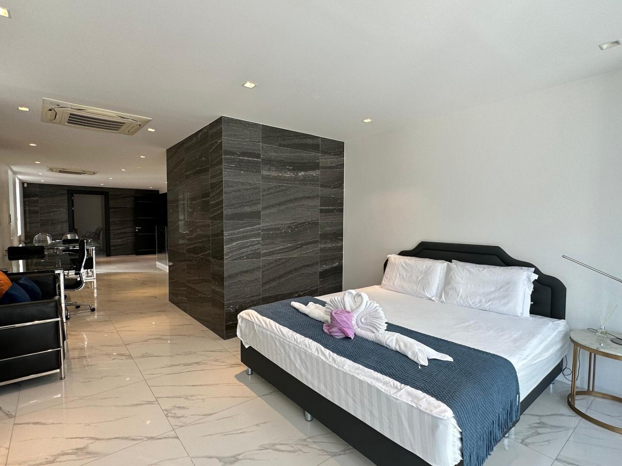 Near & Walk Street Luxury Pattaya