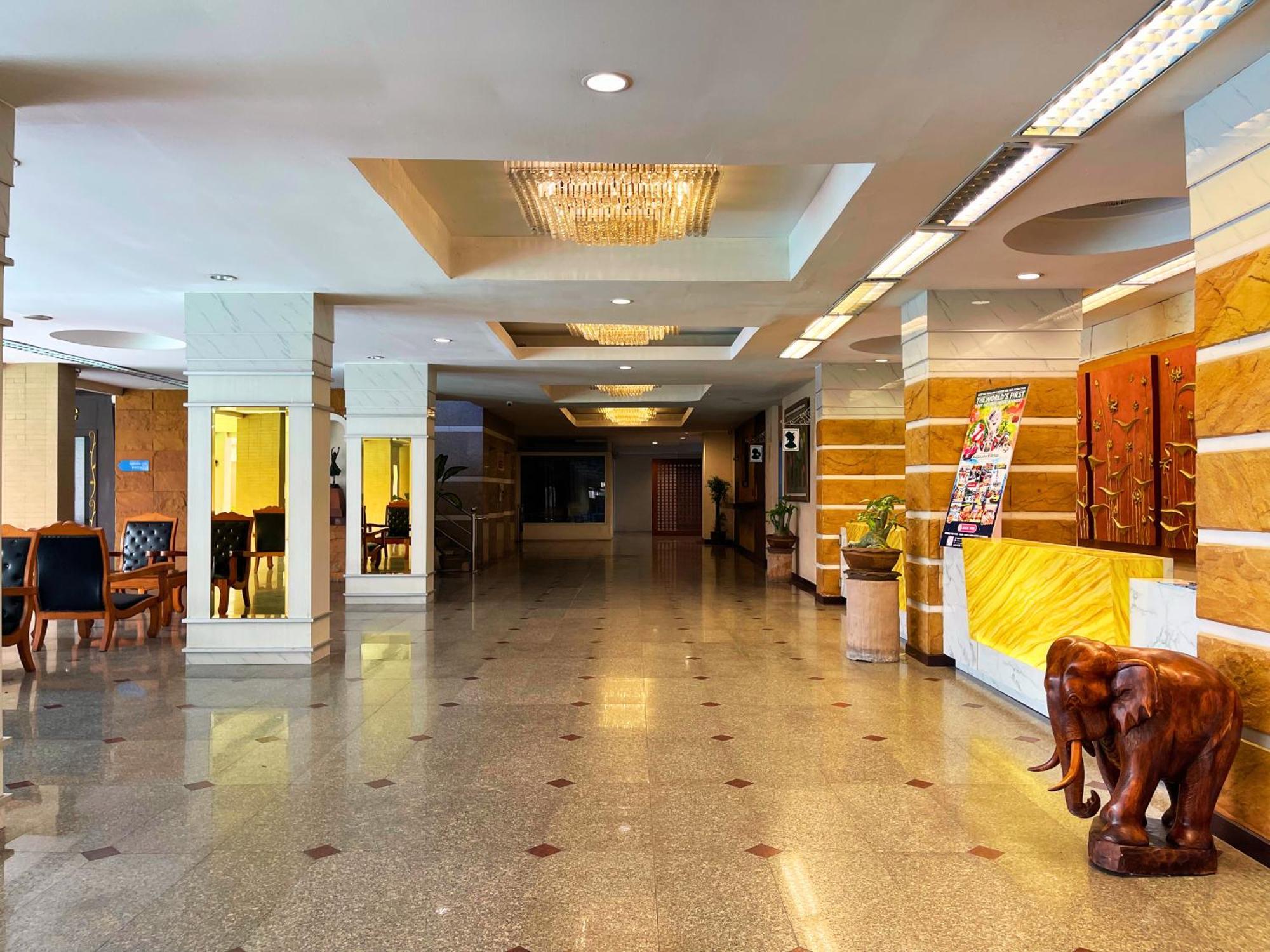 Eastern Grand Palace Hotel 4*