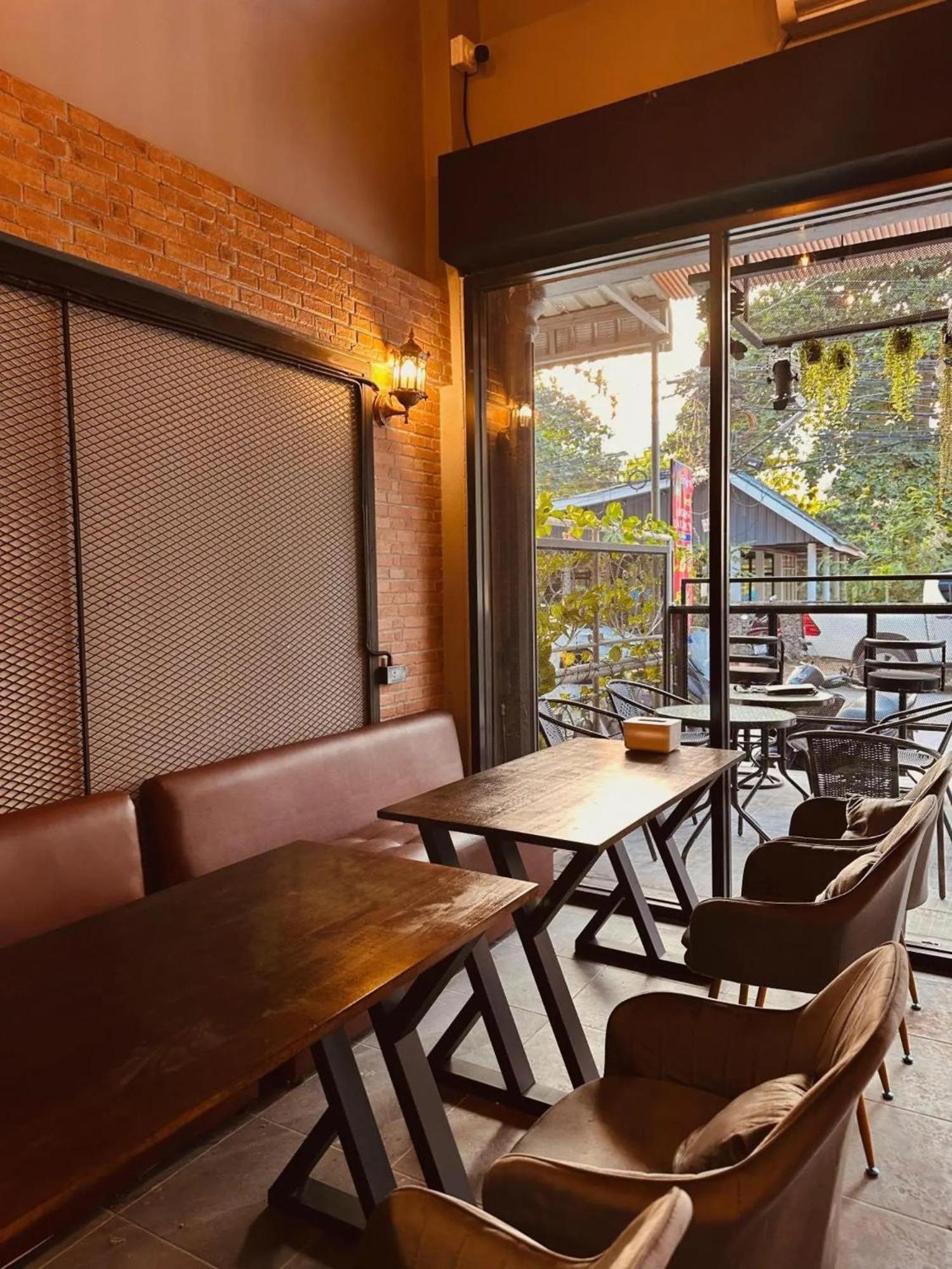 Friends Station & Cafe Hostel