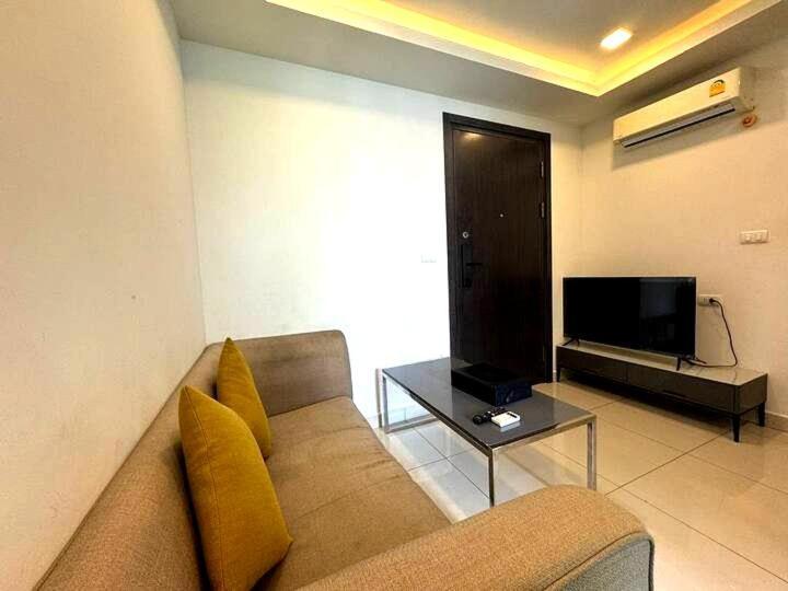 Modern 1-bedroom With Pool View Arcadia Continental Pattaya