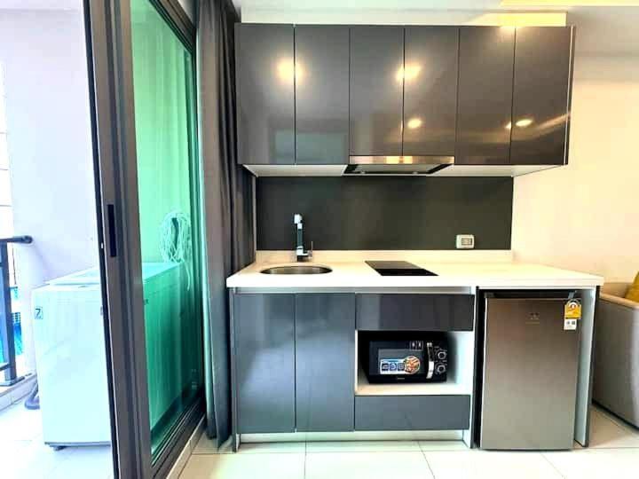 Modern 1-bedroom With Pool View Arcadia Continental * Pattaya