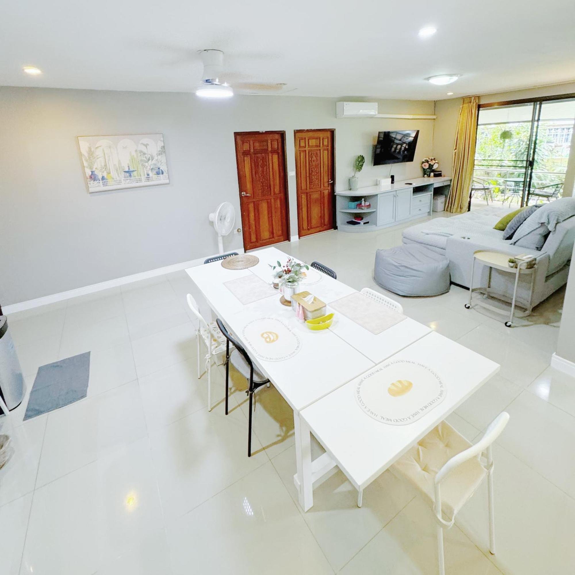 Sun And Moon House Pattaya