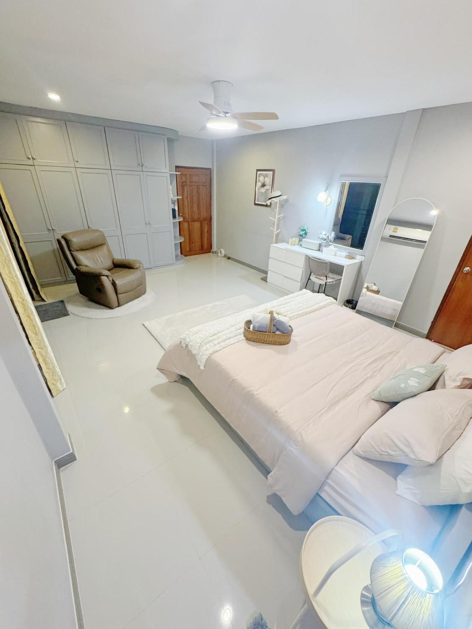 Sun And Moon House *