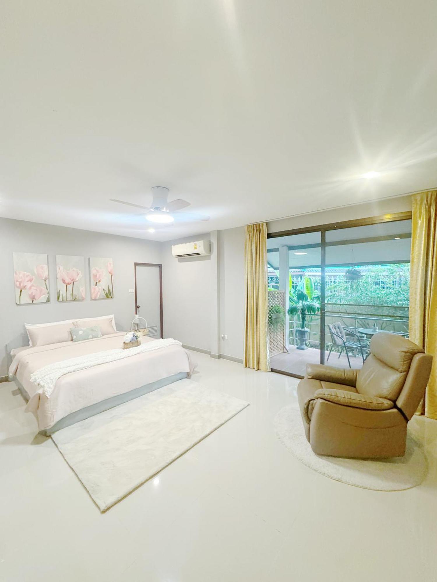 Sun And Moon House Villa