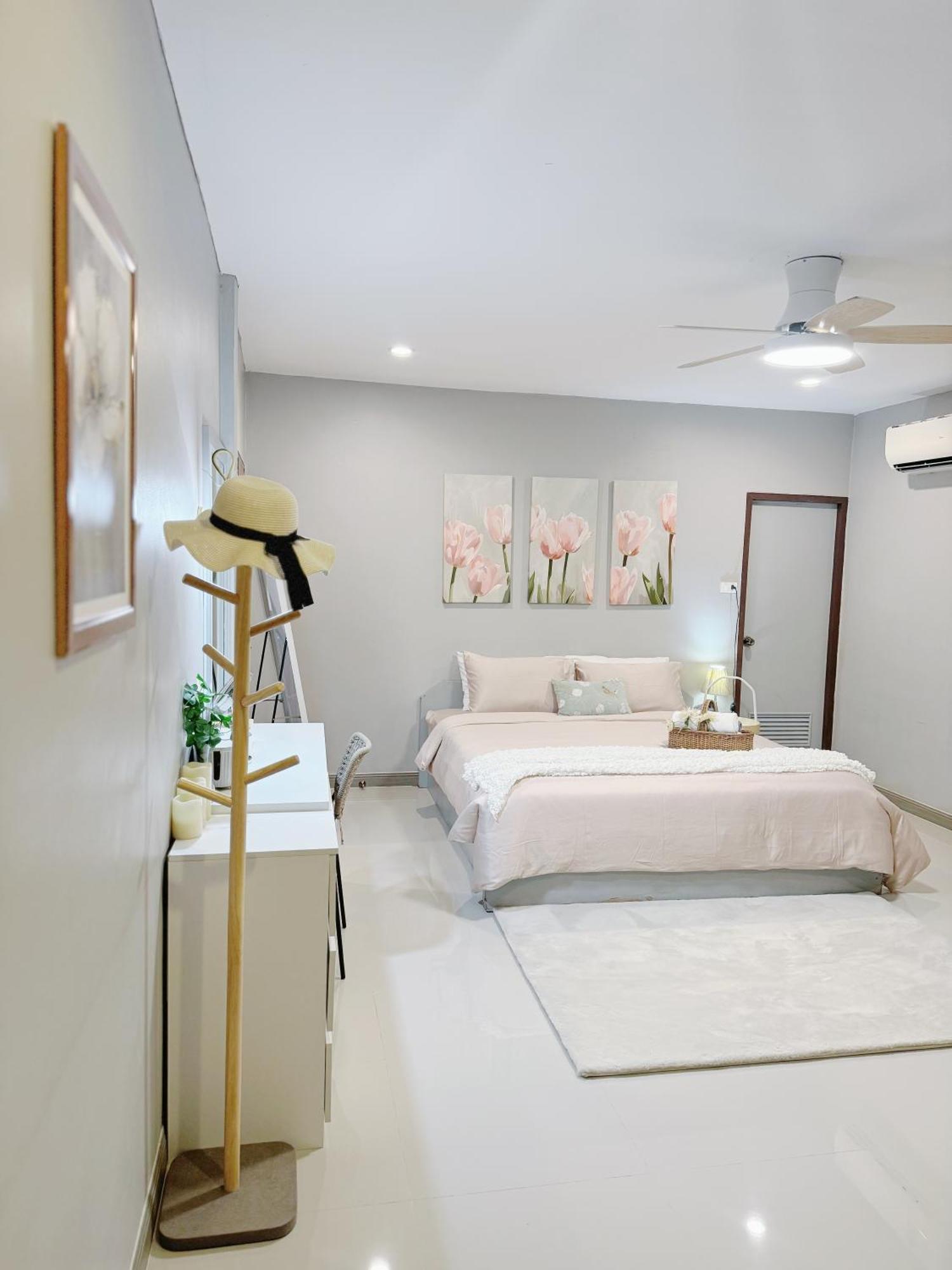 Sun And Moon House Pattaya