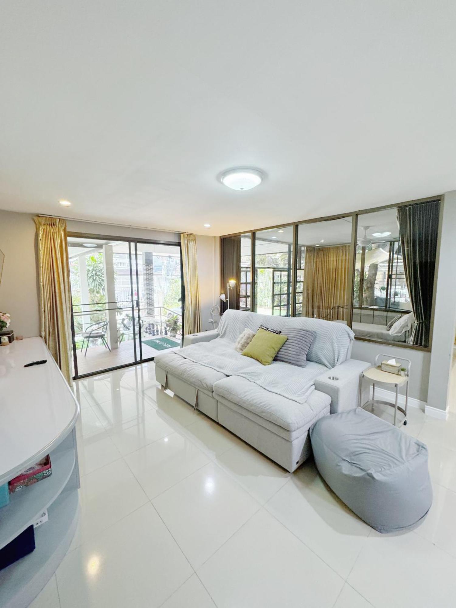 Sun And Moon House * Pattaya