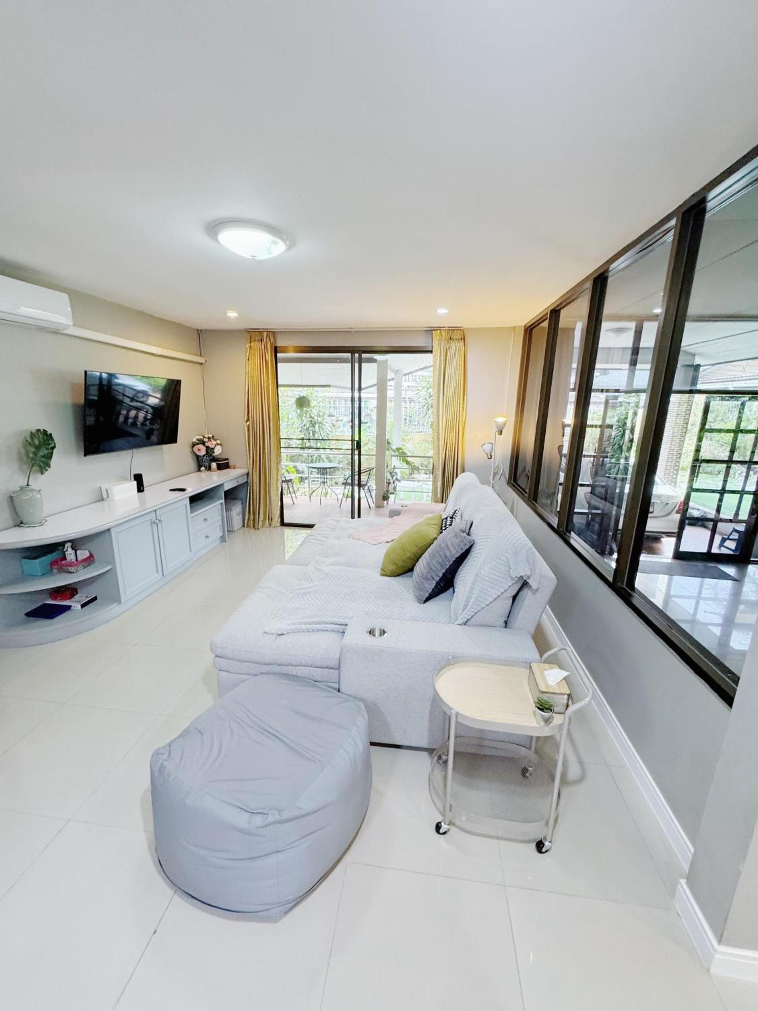Sun And Moon House Villa *