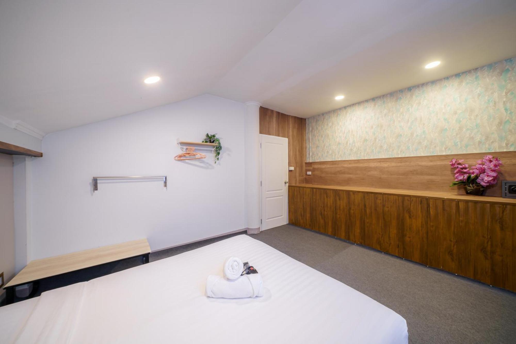 Cozy Gray Garden Villa Pattaya