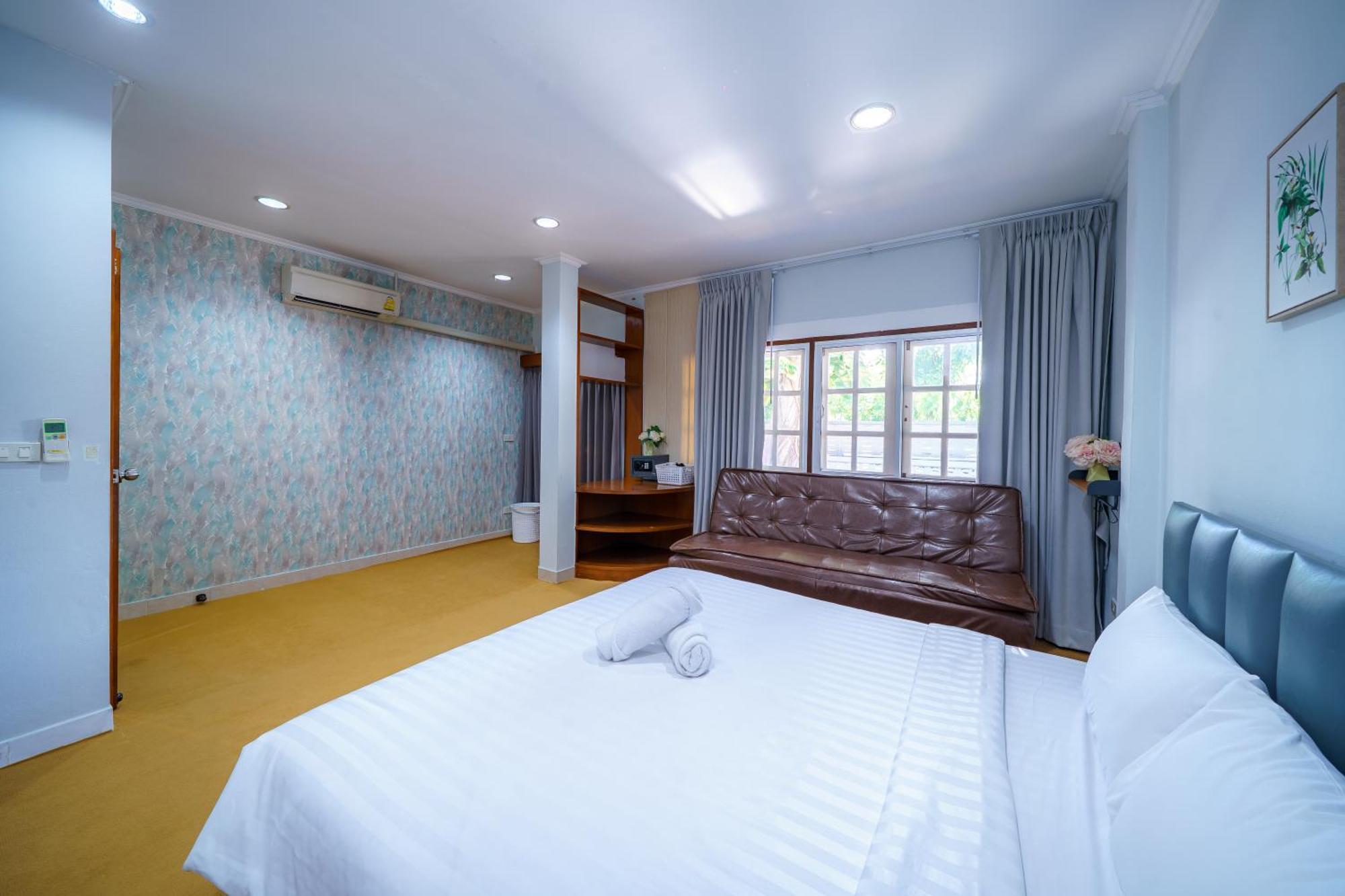 Cozy Gray Garden Villa Pattaya
