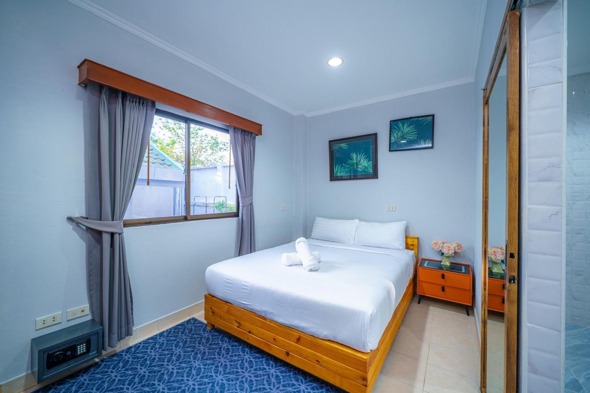 Cozy Gray Garden Villa Pattaya