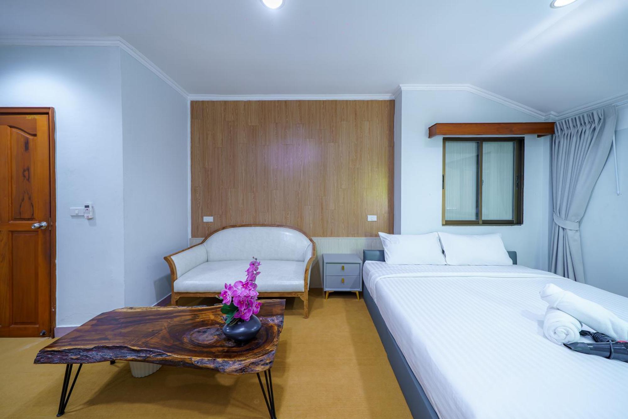 Cozy Gray Garden Pattaya