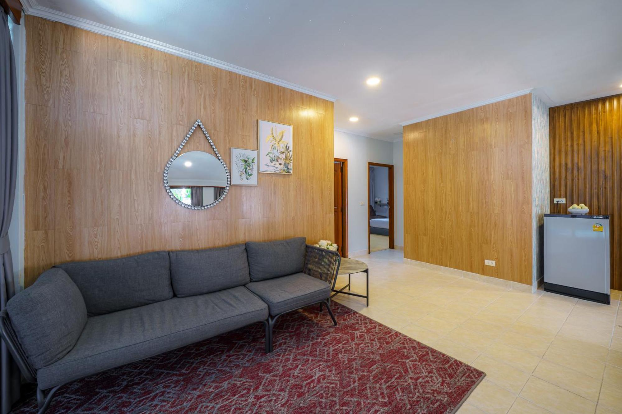 Cozy Gray Garden Villa Pattaya