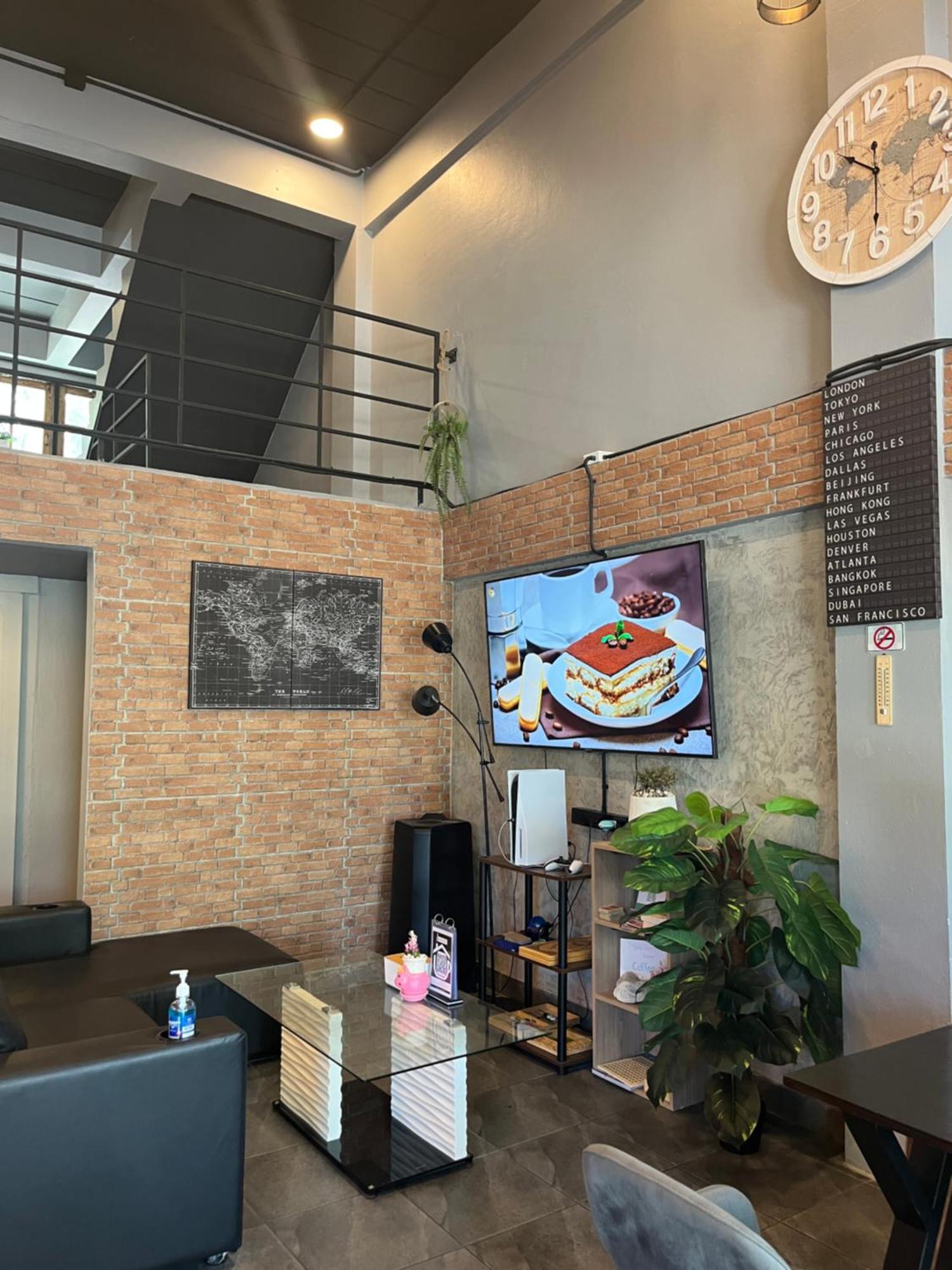 Hostel Friends Station & Cafe *