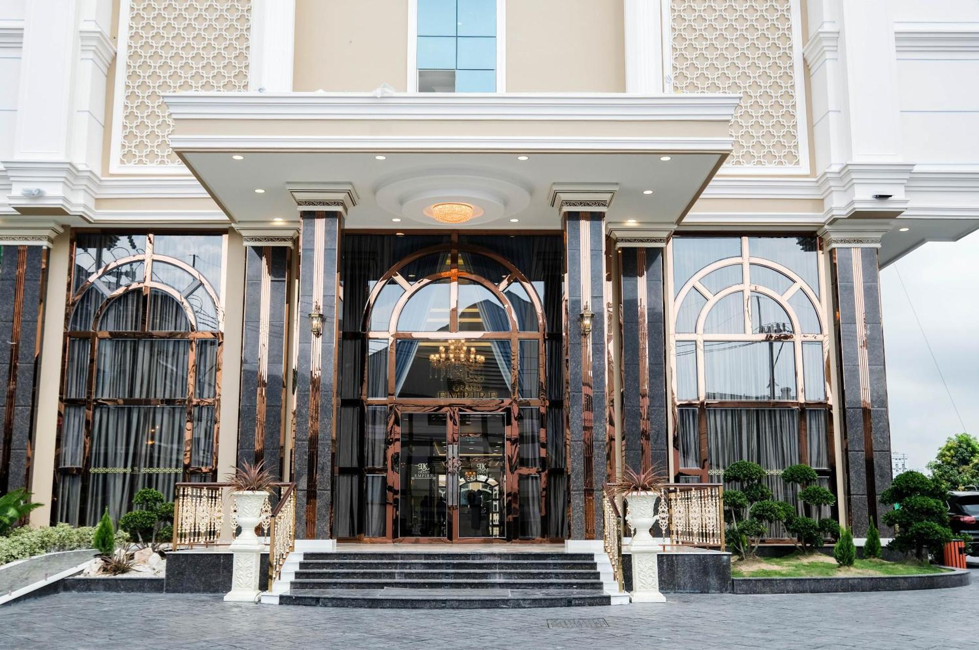 Lk Grand Empire Hotel 5*