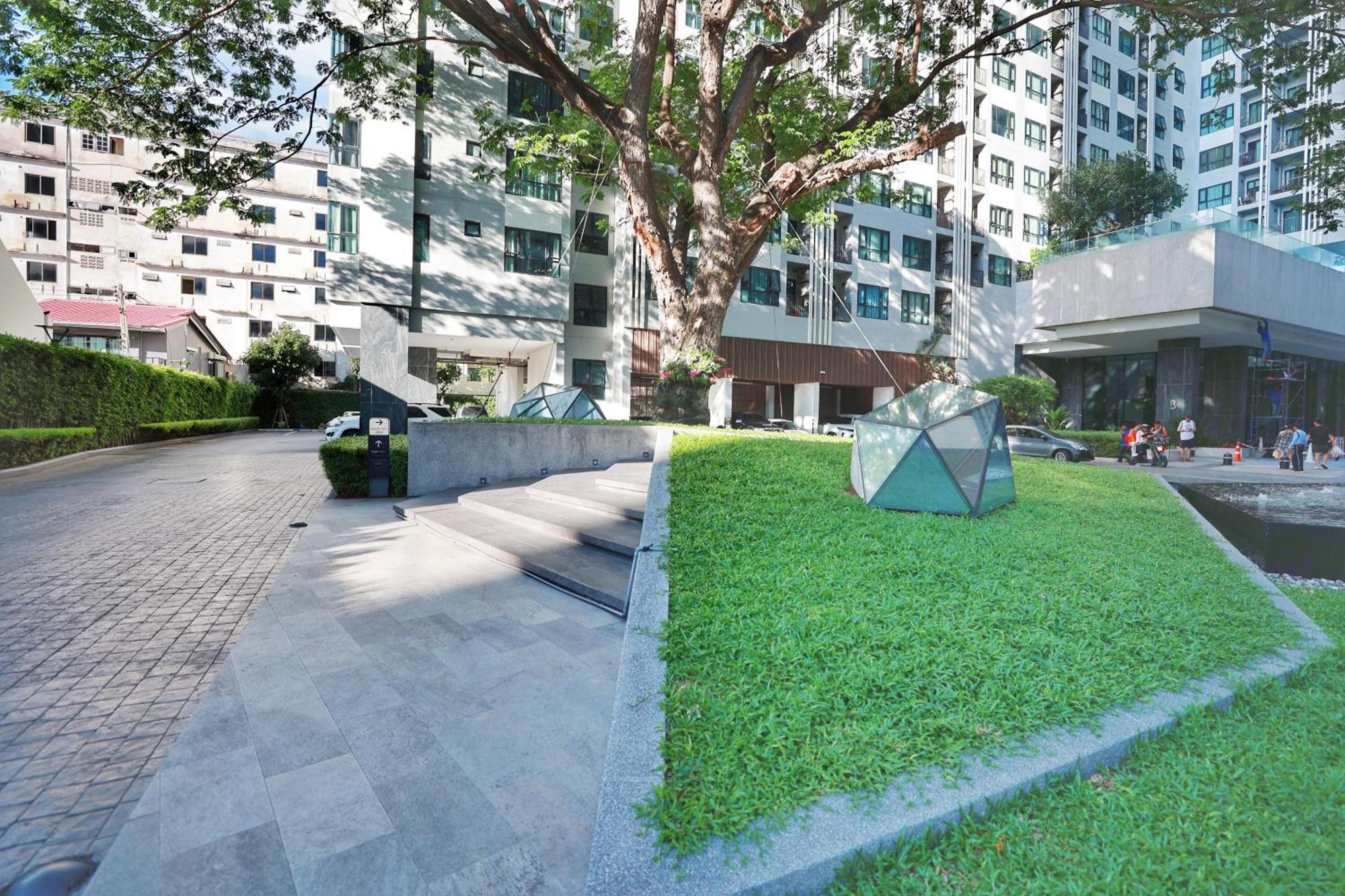 Apartment The Base Pattay Cd *