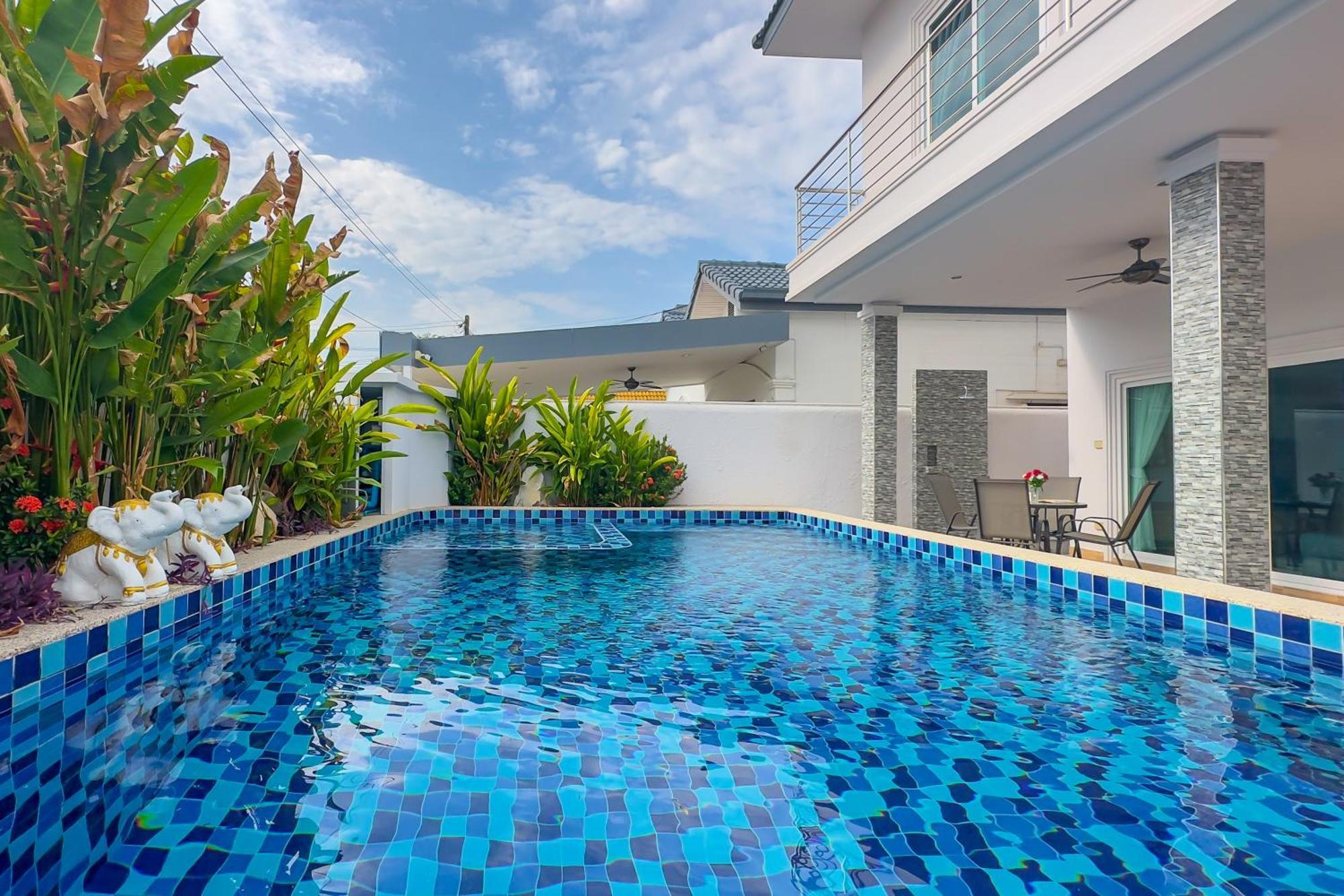 Luxury Villa, 5br 6ba, Private Pool With Jacuzzi Cityhouse54 Pattaya